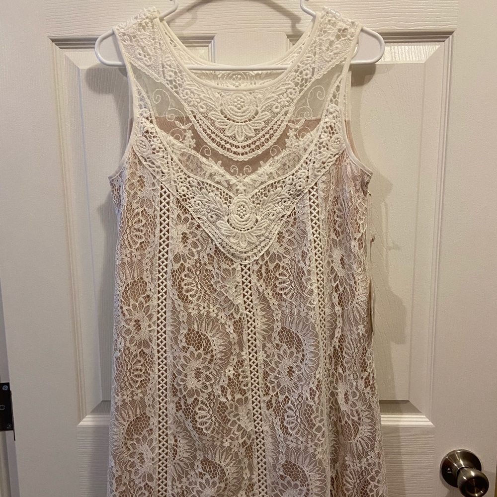 Altair’s State Lace Dress